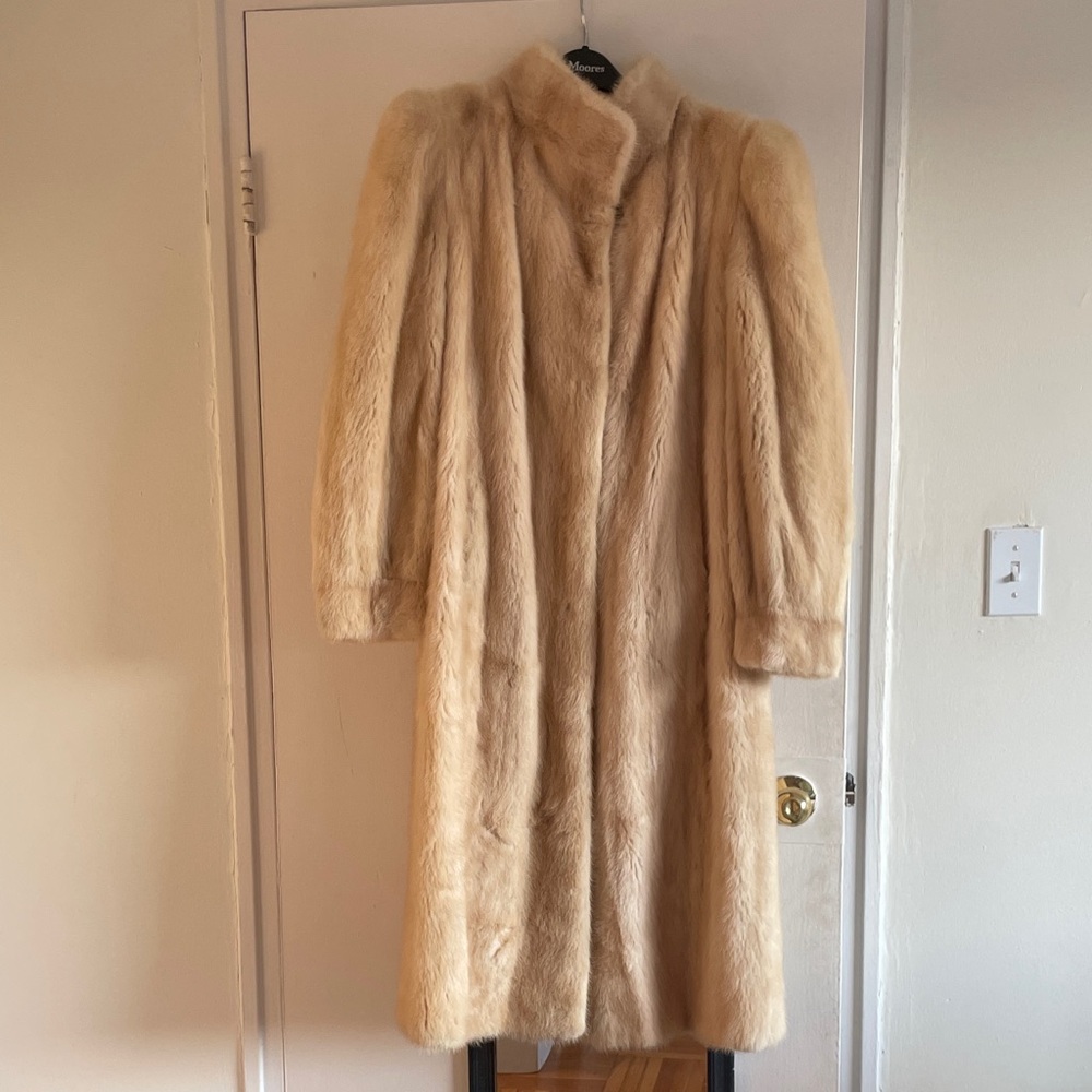 Vintage Beige mink fur coat with silk lining